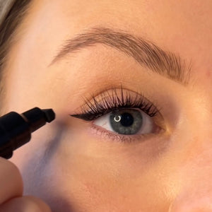 Easy Eyeliner: 2-in-1 Stamp + Liner pen
