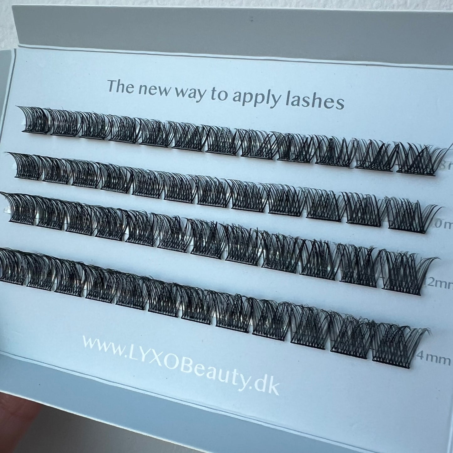 2. SORTERING Press-on Easy Lashes Extra Curly D-curl