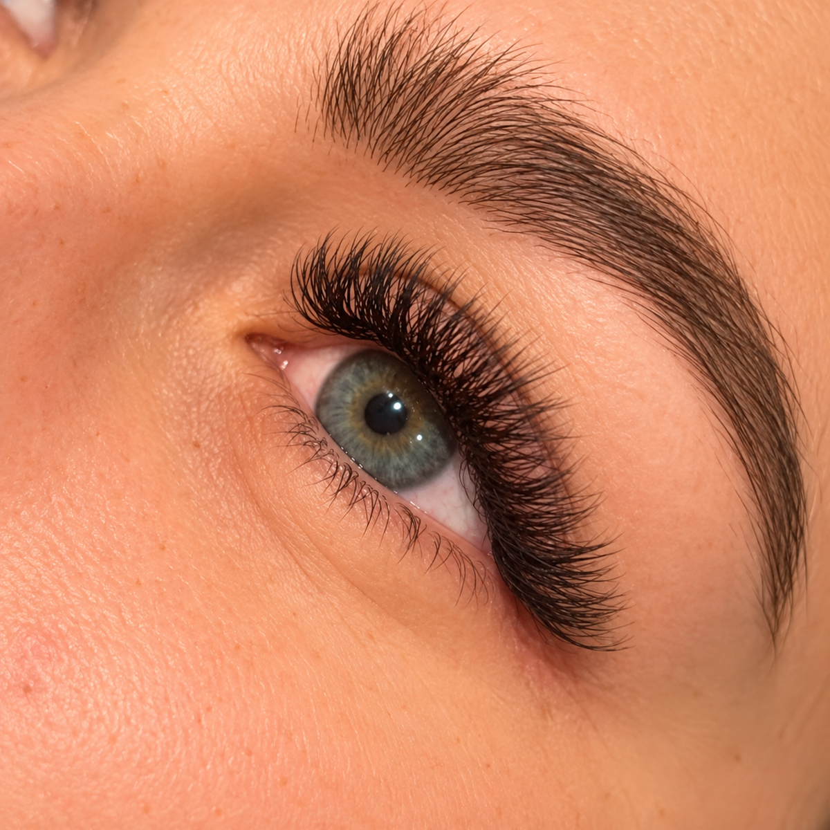 W 3D Eyelash Extensions